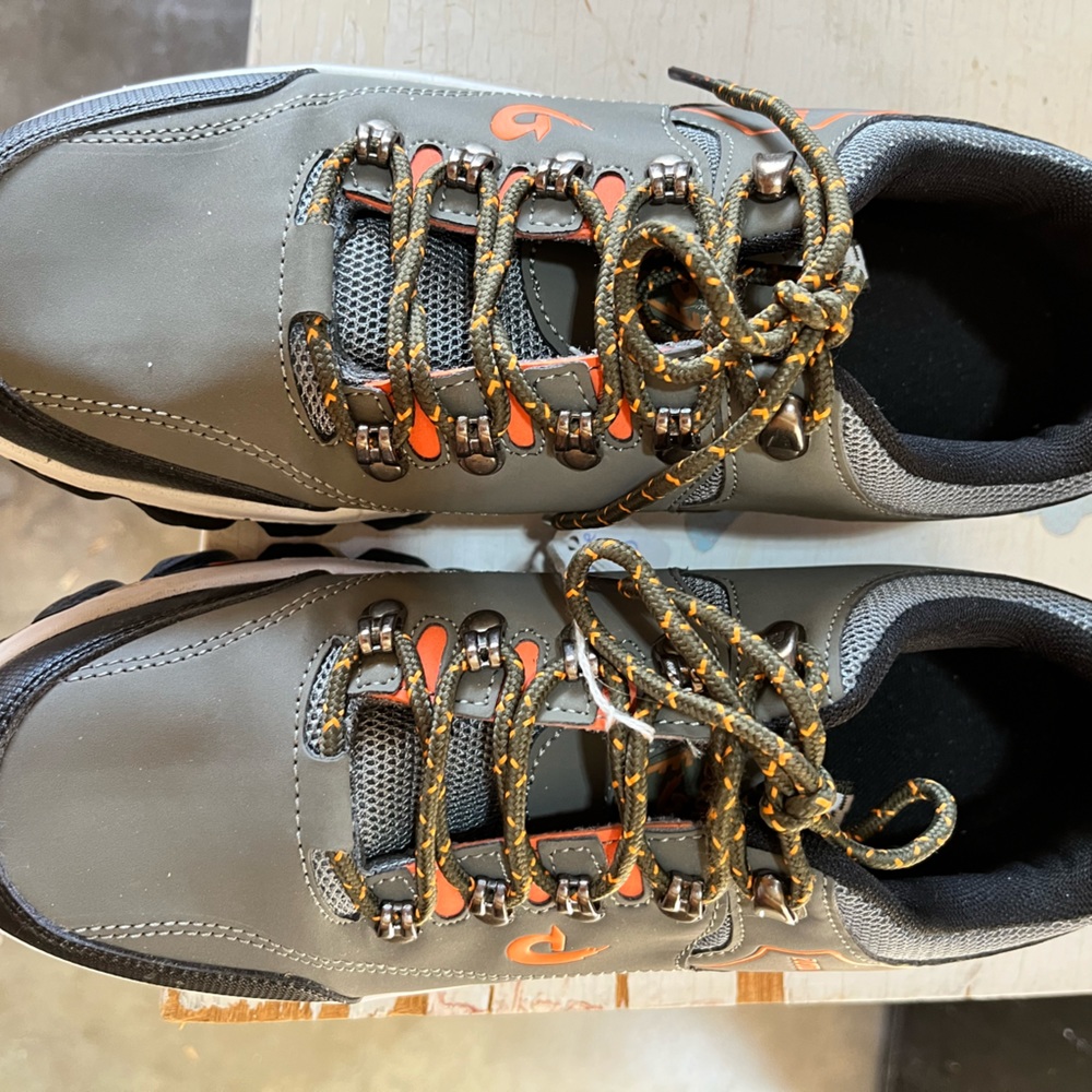 Men/Women’s tennis shoes